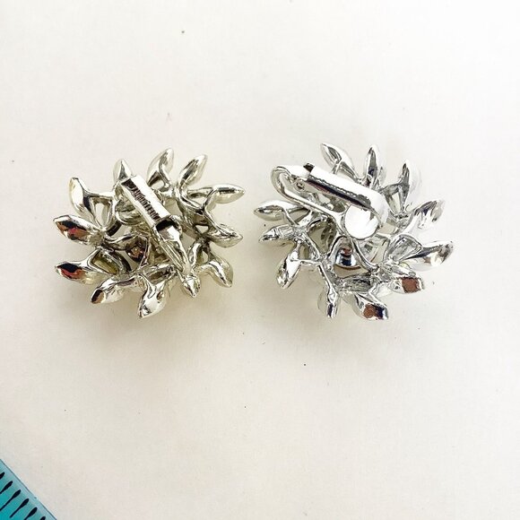 Sarah Coventry Snowflake Clips Earrings Circa 1963 Designer Signed Rhinestones - Picture 2 of 3